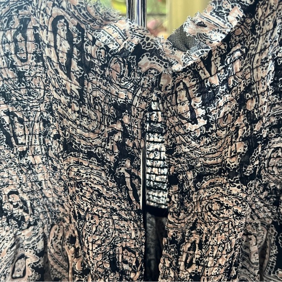 Cinq á Sept Stephanie Paisley Smocked Blouse sze M - Picture 7 of 16
